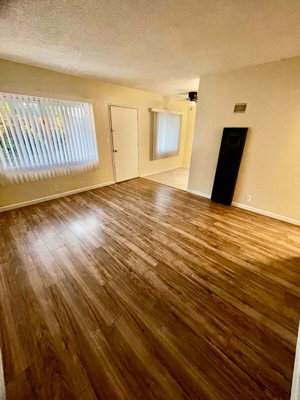 Primary Photo - 1070 Gardenia Ave