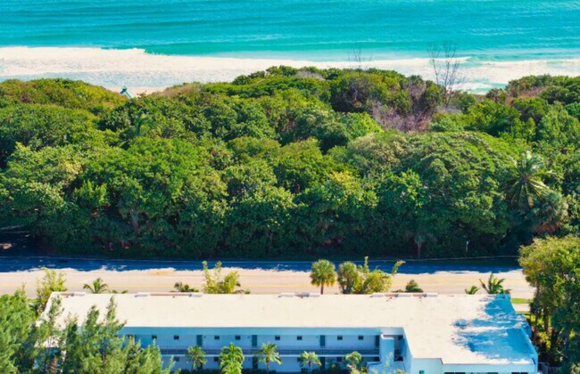 Foto del edificio - 365 N Ocean Blvd