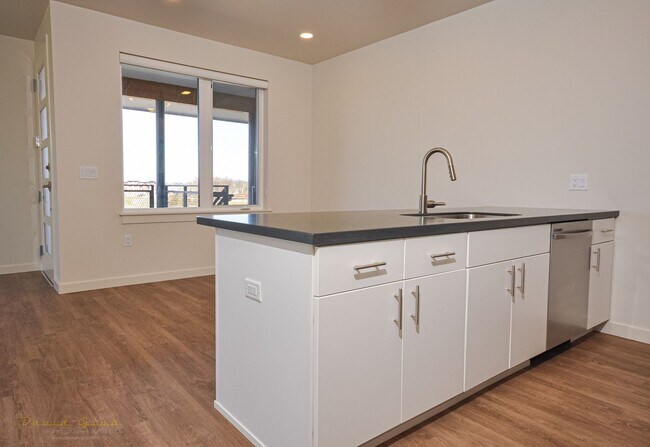 Foto del edificio - Pool-View Ground Floor Flat