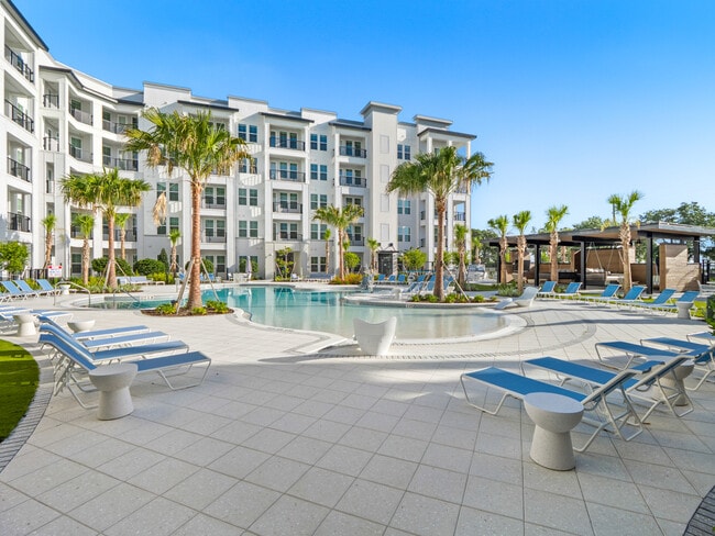Building Photo - Tides at Palm Bay