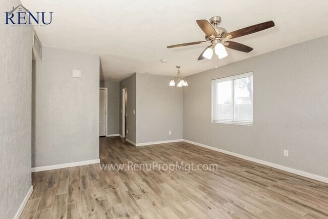 Building Photo - Available Now! Single Story 3 Bed, 2 Bath ...