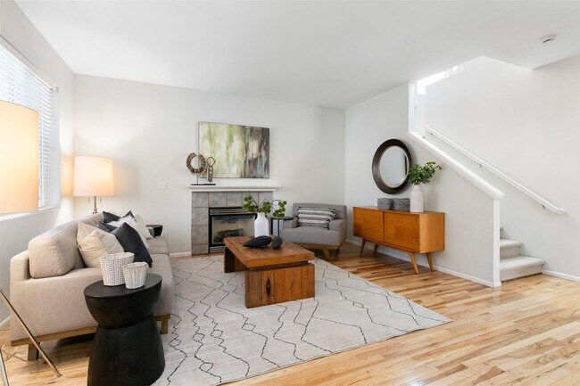 Foto del edificio - 4 bedroom - Woodside’s Premier Community