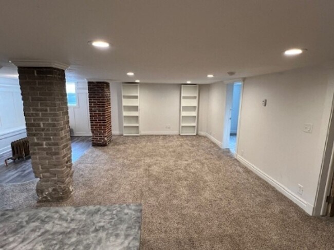 Foto del edificio - 313 N 1st St W