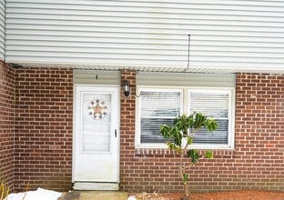 Building Photo - 139 S Main St