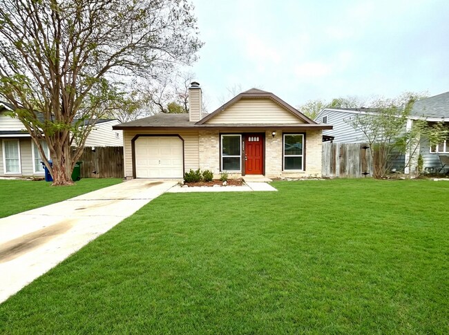 Building Photo - **APPLICATION RECEIVED** **MOVE IN SPECIAL!** 3 BEDROOM HOME WITH LARGE BACK YARD!!