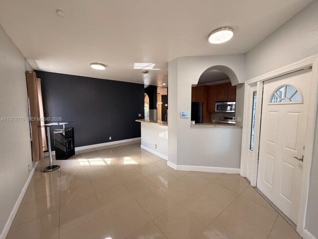 Foto del edificio - 2804 NW 7th Ct