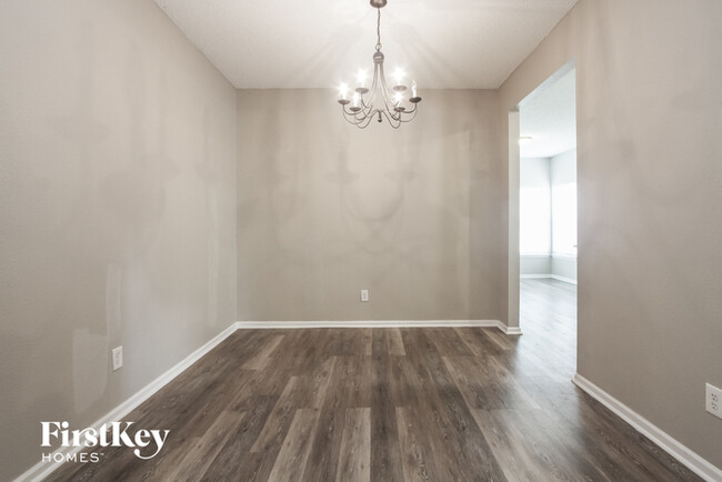 Building Photo - 8119 Corktree Dr