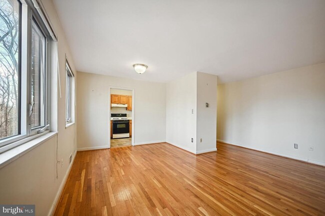 Building Photo - 10423 Montrose Ave #10423, Bethesda, MD 20814