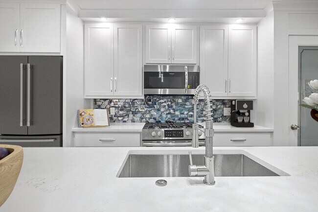 Building Photo - Stunning North Oak Cliff home with shaded ...