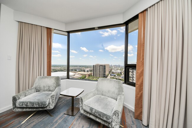Foto del edificio - 1300 Lamar St