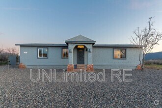 Building Photo - 3281 E Desert Dr