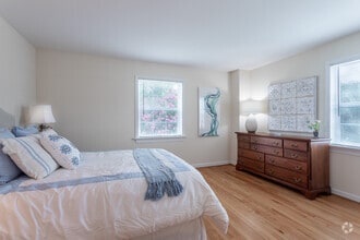 2BR, 1.5 BA 1,024sqft - Meadowbrook Apartments