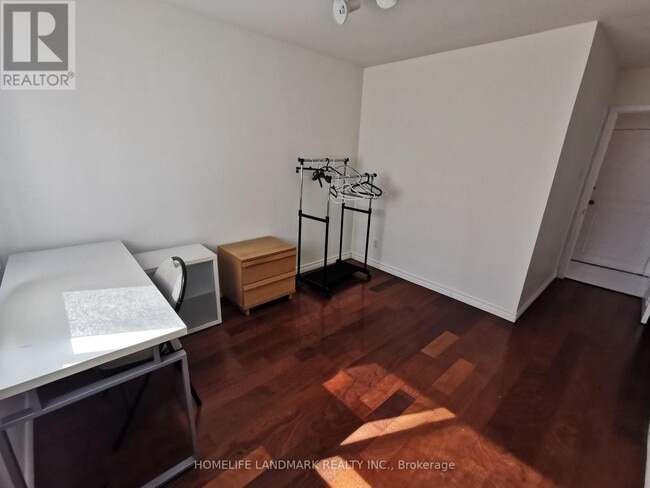 Building Photo - 84 Harrington Crescent