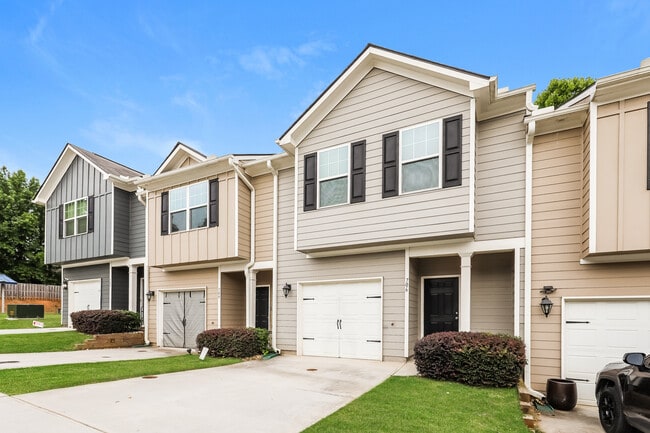 Building Photo - 706 Highwood Ln