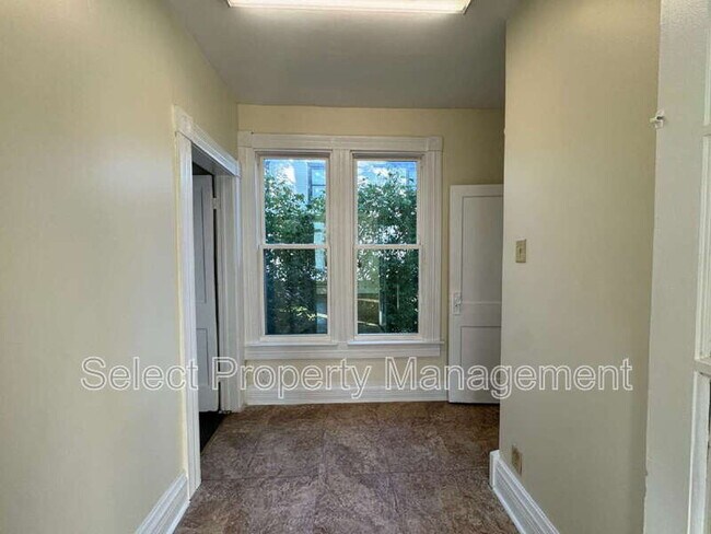 Foto del edificio - 1132 Rivermet Ave