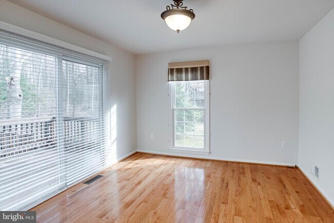 Foto del edificio - 9620 Masterworks Dr