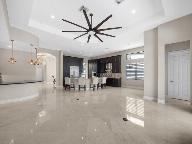 Building Photo - 9931 Bozzano Dr