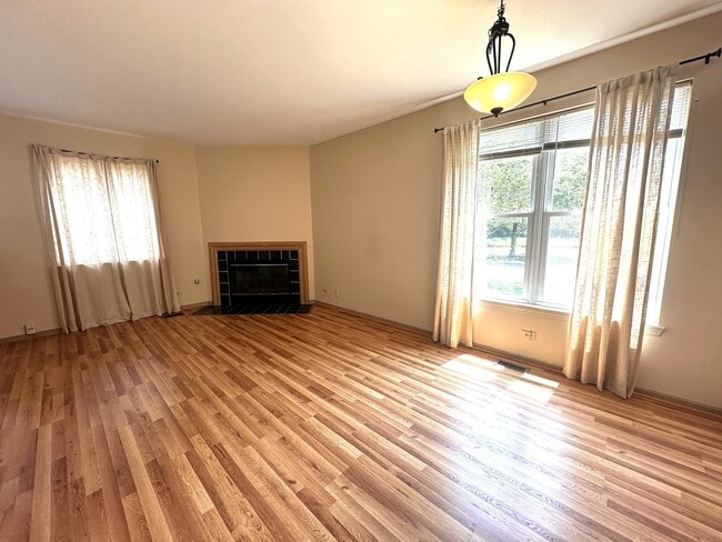 Building Photo - 1152 Vail Ct