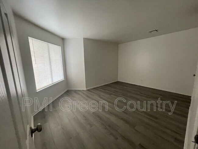 Foto del edificio - 1802 E 66th Pl