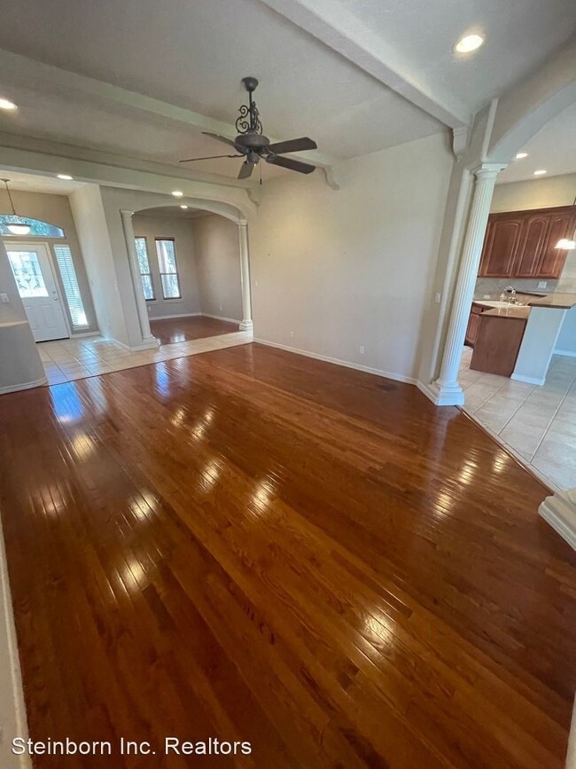 Building Photo - 3 br, 2.5 bath House - 1104 Cave Springs T...