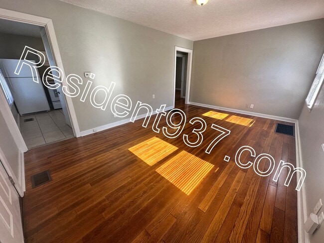 Building Photo - Cozy 3 Bed 1 bath home
