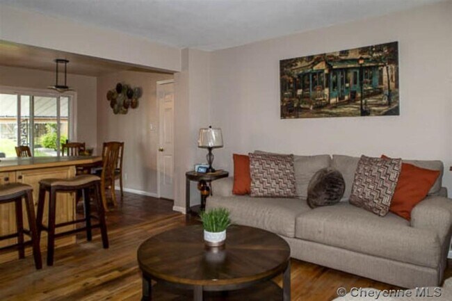 Building Photo - 518 Montclair Dr