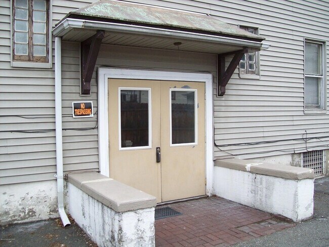 Building Photo - 519 Sarah St