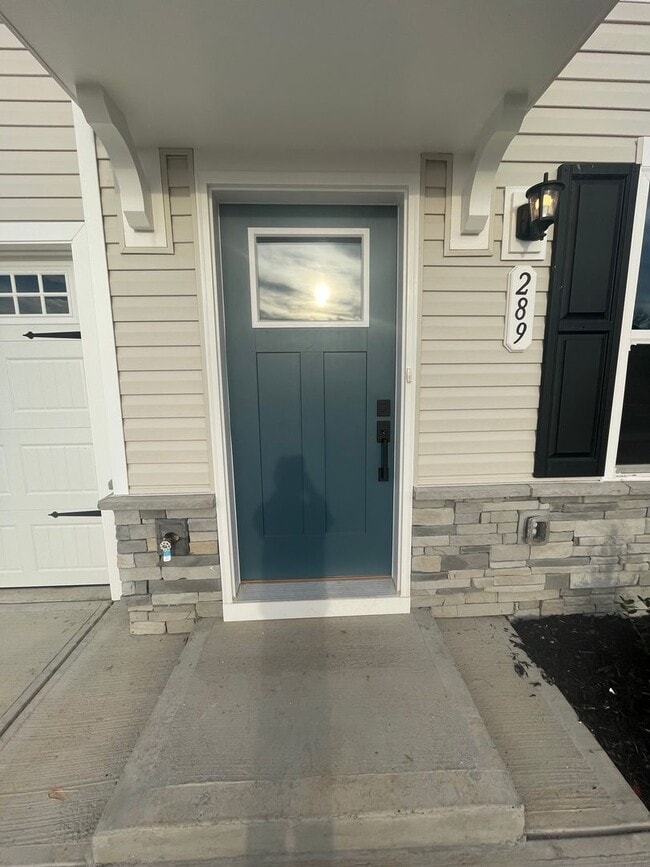 Building Photo - 3 Bedroom 2.5 Bath Townhome in Simpsonvill...