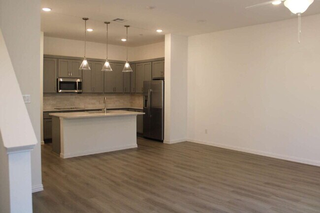 Building Photo - 628 Blue Rdg Dr