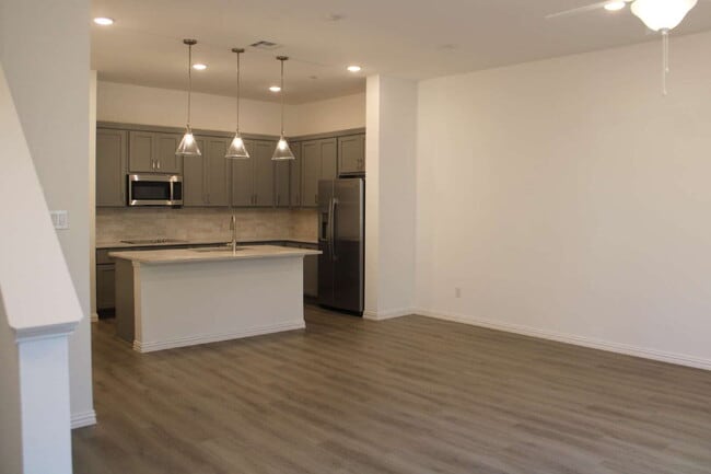 Foto del edificio - 628 Blue Rdg Dr