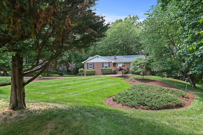 Building Photo - 3142 Searsmont Pl