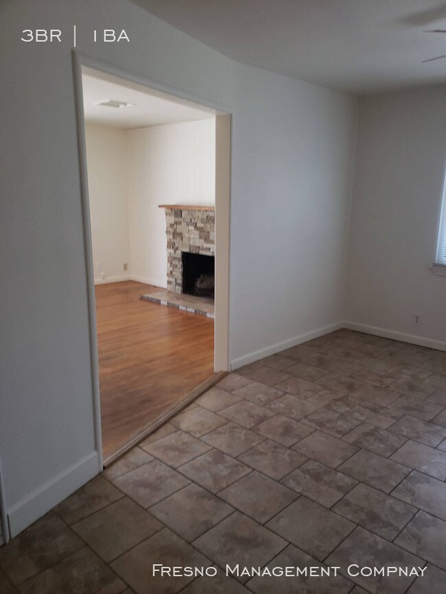 Foto del edificio - 4403 E Norwich Ave