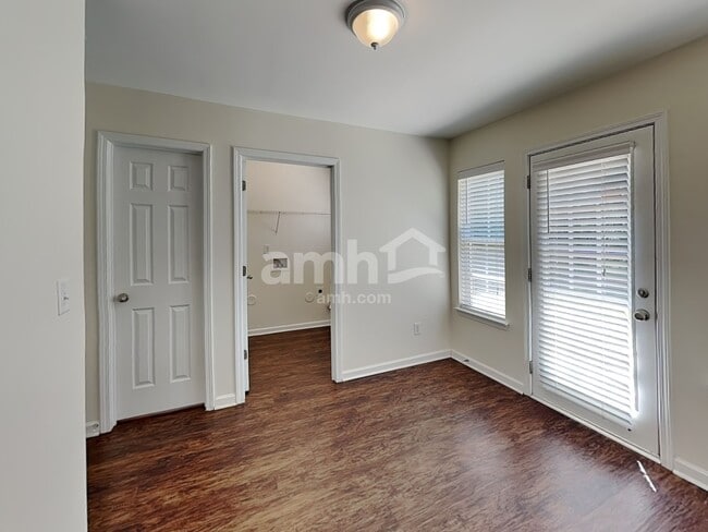 Building Photo - 1649 Woods Ln