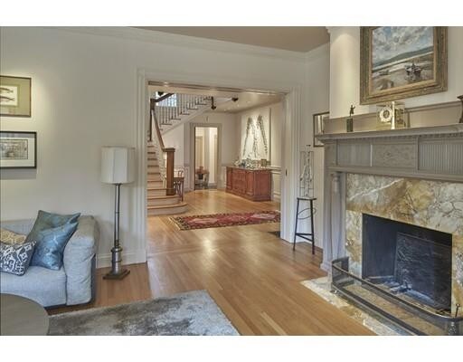 Building Photo - 8 Traill St
