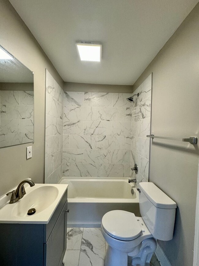 Foto del edificio - 1 Bedroom Duplex!