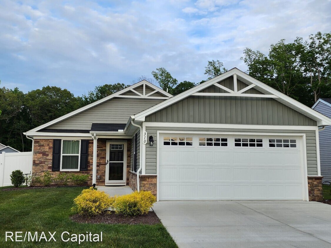 Primary Photo - 2 br, 2 bath House - 310 ARBORDALE LOOP