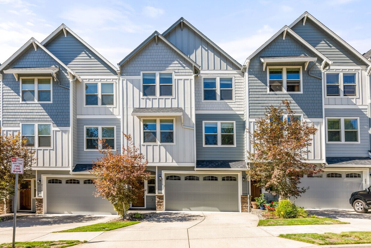 Foto principal - 4 Bedroom 3 Bath Upscale Luxury Fisher's L...