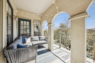 Building Photo - 3105 San Jacinto St