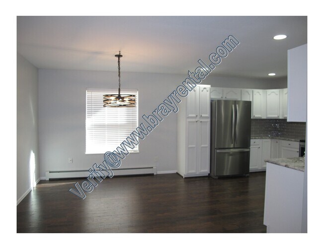 Building Photo - 707 Willow Creek Rd
