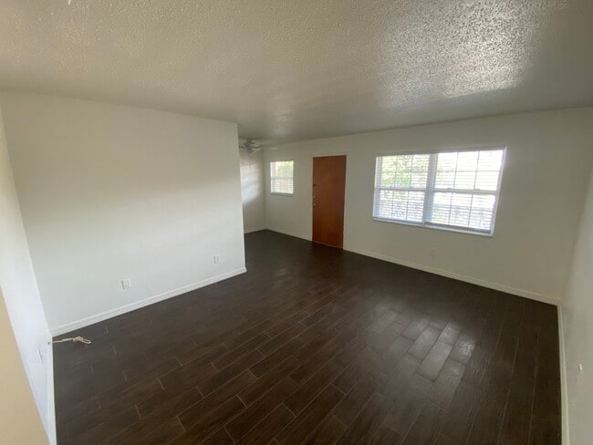 Building Photo - 808 Grand Central St