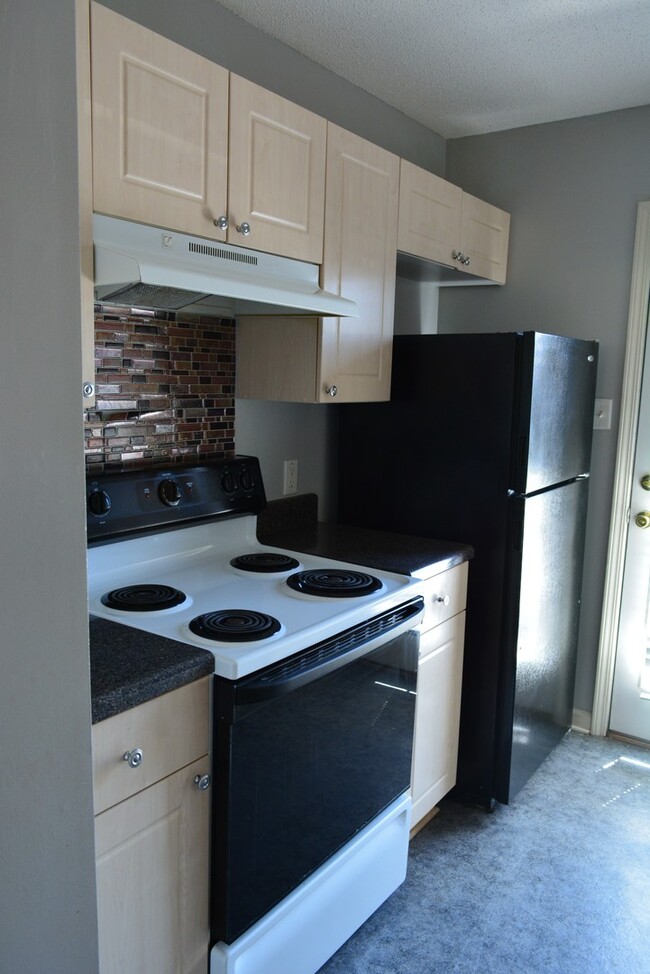 Building Photo - Under repair!