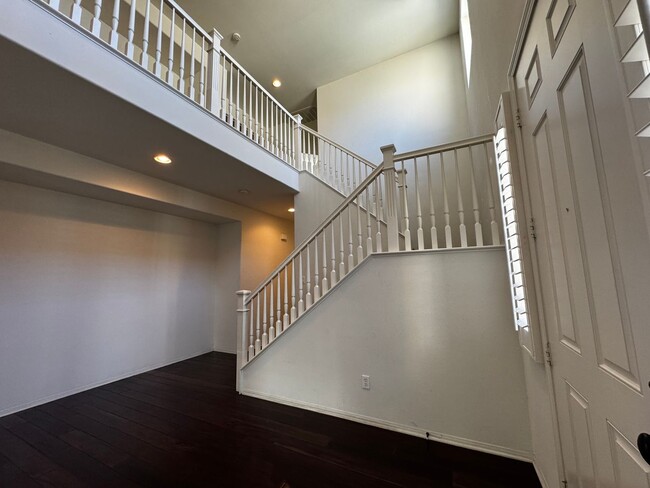 Building Photo - Spacious Temecula House with Bedroom and Bathroom on first floor!