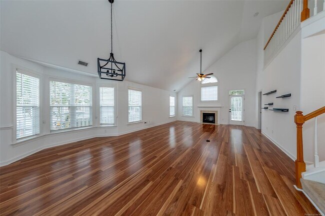 Foto del edificio - 5292 Queen Bishop Ln