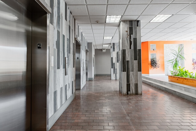 Photo du bâtiment - Credit Village Square