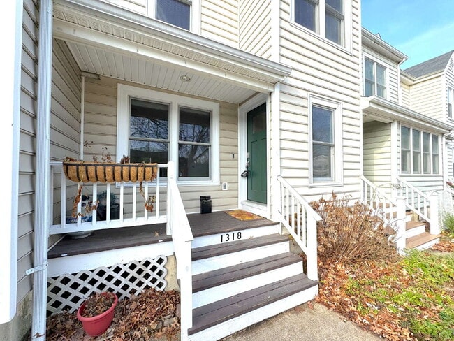 Photo - Premier Del Ray Townhome: Steps from The Avenue