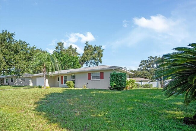 Foto del edificio - 1618 Hardwood Dr