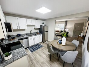 Building Photo - Bella 810