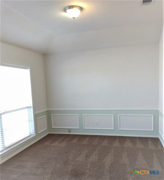 Building Photo - 102 Snake Dance Dr