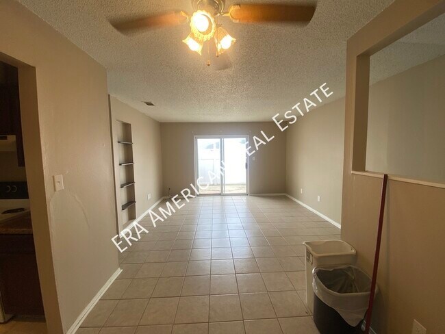 Building Photo - 1555 Green Briar Pkwy