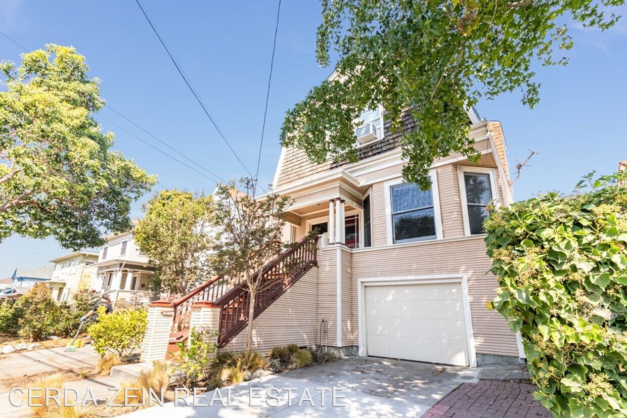 Primary Photo - 3 br, 2.5 bath House - 2159 CLINTON AVE